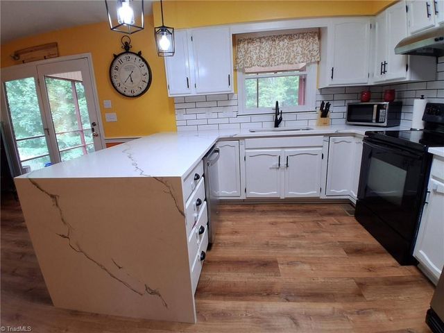 1492 Cedar Fork Road, Clemmons, NC 27012