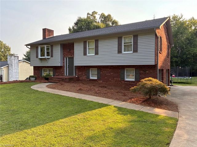 1492 Cedar Fork Road, Clemmons, NC 27012