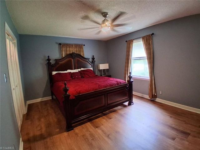 1492 Cedar Fork Road, Clemmons, NC 27012