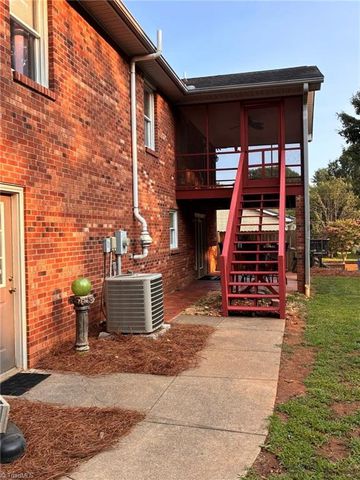 1492 Cedar Fork Road, Clemmons, NC 27012