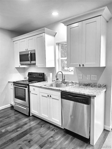 419 Little Broadway Street, Mehlville, MO 63125