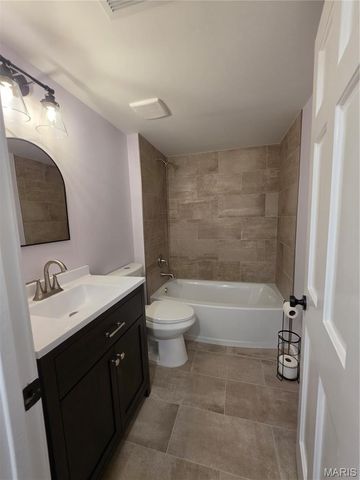 419 Little Broadway Street, Mehlville, MO 63125