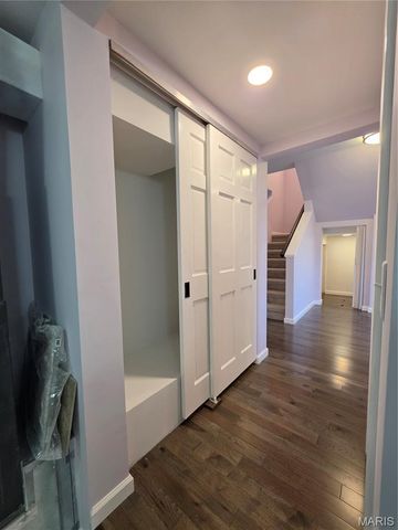 419 Little Broadway Street, Mehlville, MO 63125