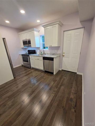 419 Little Broadway Street, Mehlville, MO 63125