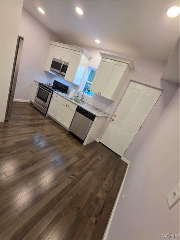 419 Little Broadway Street, Mehlville, MO 63125