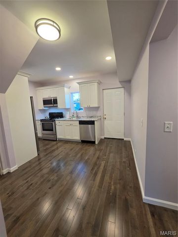 419 Little Broadway Street, Mehlville, MO 63125