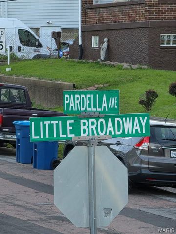 419 Little Broadway Street, Mehlville, MO 63125
