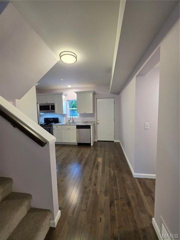 419 Little Broadway Street, Mehlville, MO 63125