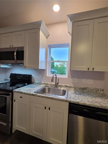 419 Little Broadway Street, Mehlville, MO 63125