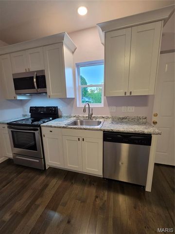 419 Little Broadway Street, Mehlville, MO 63125
