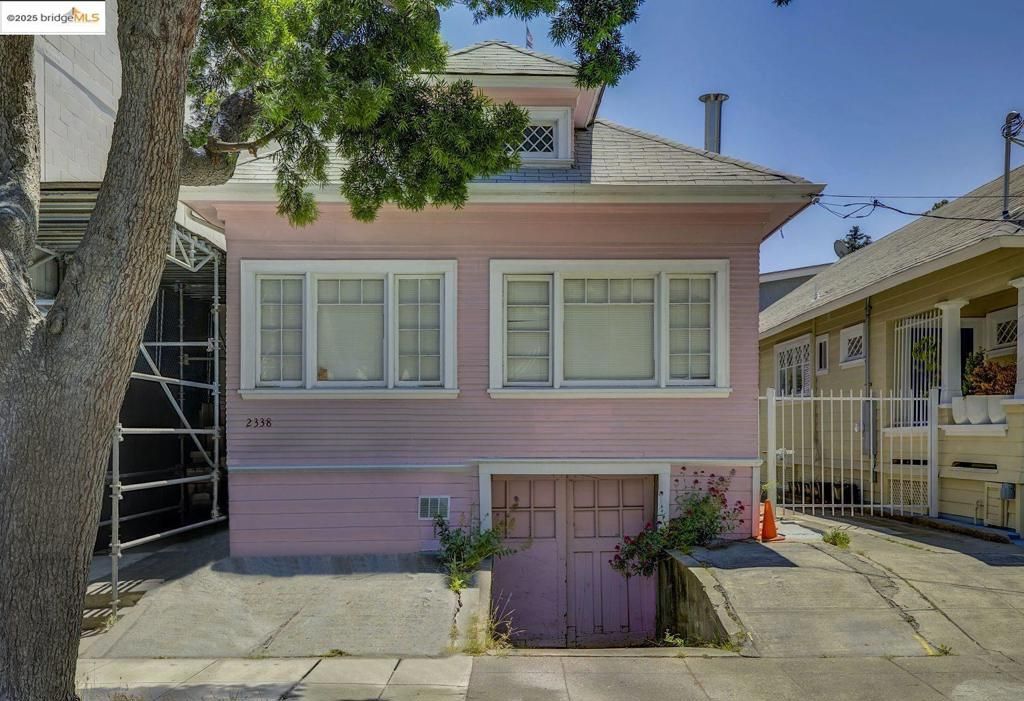 2338 Waverly St, Oakland, CA 94612