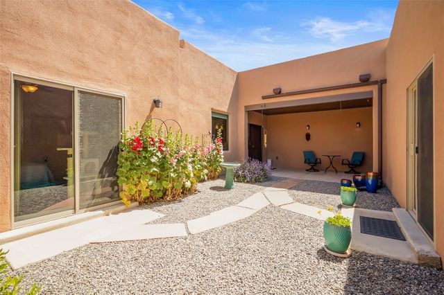4 Caballito, Santa Fe, NM 87508