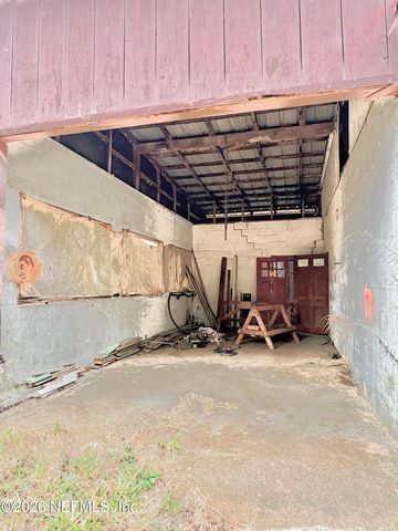 435 W RIVER Road, Palatka, FL 32177