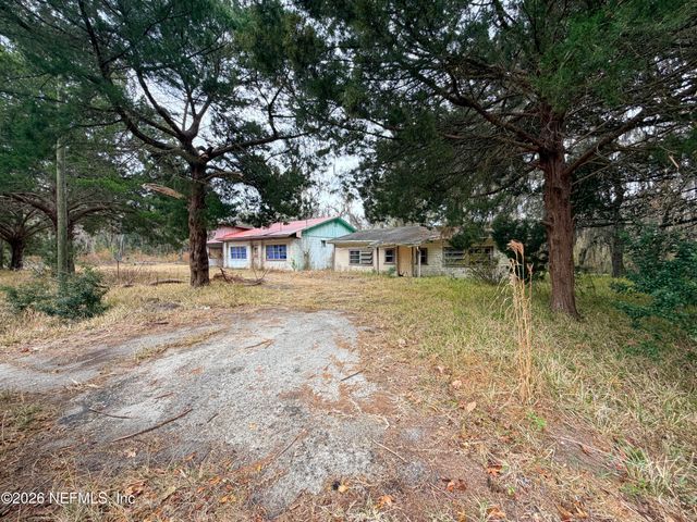 435 W RIVER Road, Palatka, FL 32177