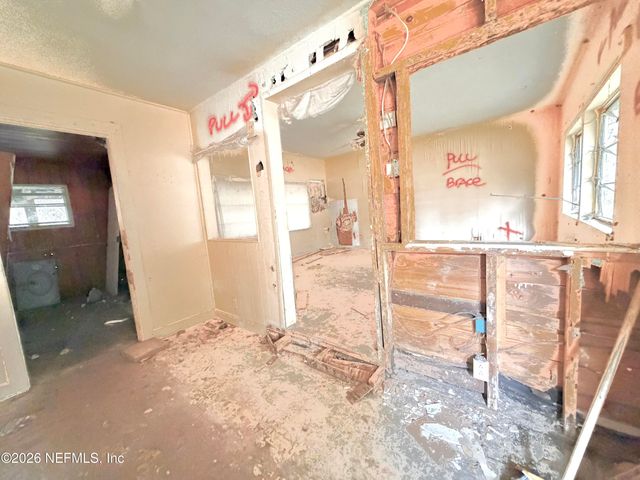 435 W RIVER Road, Palatka, FL 32177