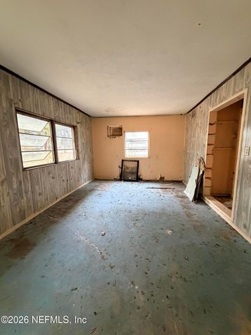 435 W RIVER Road, Palatka, FL 32177