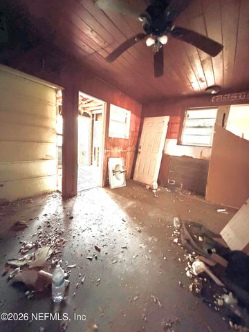 435 W RIVER Road, Palatka, FL 32177