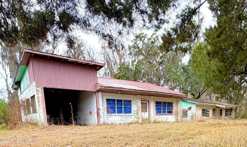 435 W RIVER Road, Palatka, FL 32177