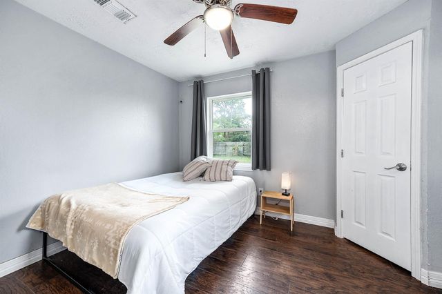 7230 Edgemoor Drive, Houston, TX 77074