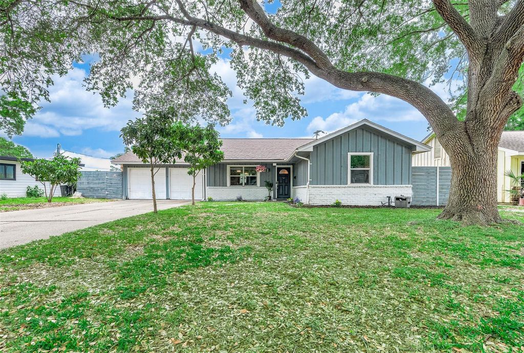 7230 Edgemoor Drive, Houston, TX 77074