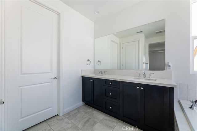 20825 W Acorn Cir, Northridge, CA 91326