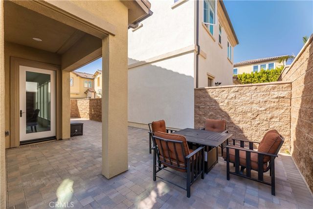 20825 W Acorn Cir, Northridge, CA 91326