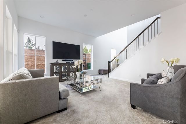 20825 W Acorn Cir, Northridge, CA 91326