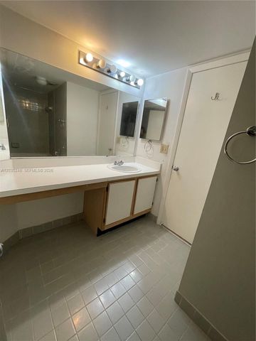 2820 N Oakland Forest Dr 210, Oakland Park, FL 33309