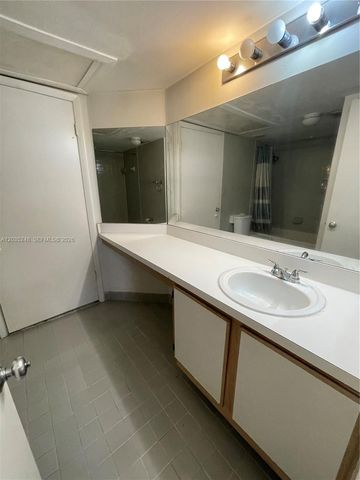 2820 N Oakland Forest Dr 210, Oakland Park, FL 33309