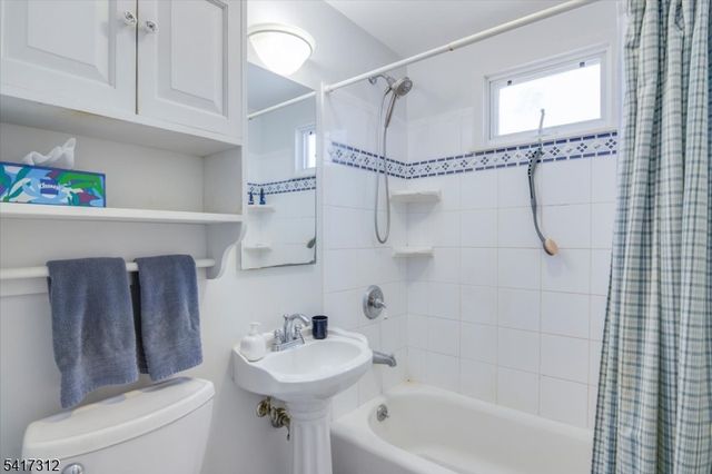 18 Duncan Ln, Rockaway Boro, NJ 07866