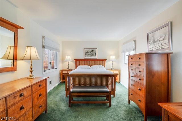 18 Duncan Ln, Rockaway Boro, NJ 07866