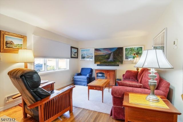 18 Duncan Ln, Rockaway Boro, NJ 07866