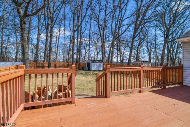 18 Duncan Ln, Rockaway Boro, NJ 07866