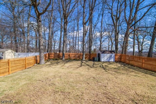 18 Duncan Ln, Rockaway Boro, NJ 07866