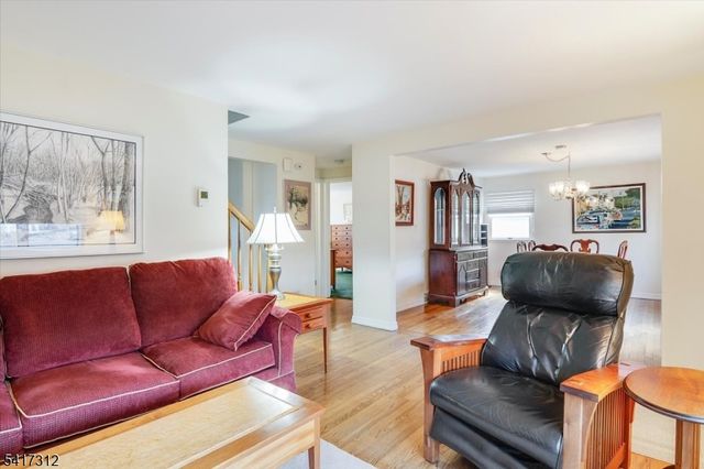 18 Duncan Ln, Rockaway Boro, NJ 07866