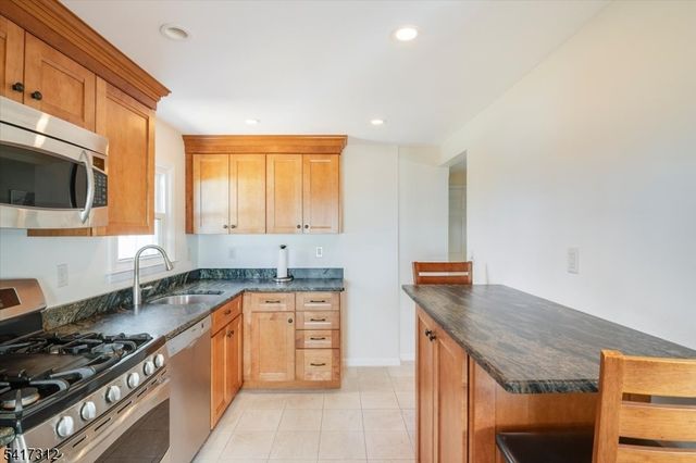 18 Duncan Ln, Rockaway Boro, NJ 07866