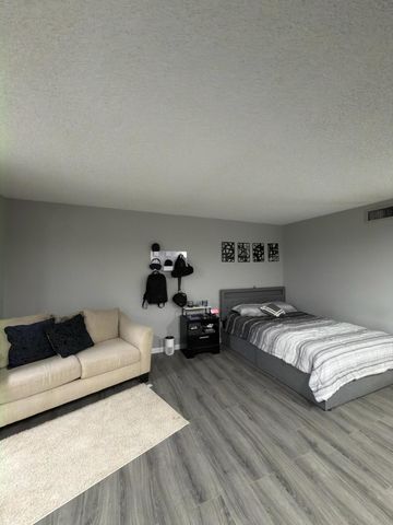 632 SPRINGDALE Circle, Palm Springs, FL 33461