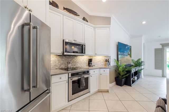 6871 Sterling Greens DR 202, Naples, FL 34104