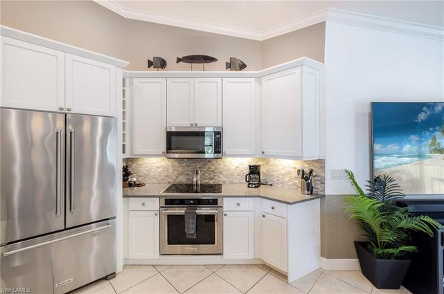 6871 Sterling Greens DR 202, Naples, FL 34104