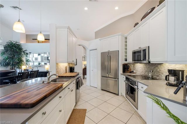 6871 Sterling Greens DR 202, Naples, FL 34104