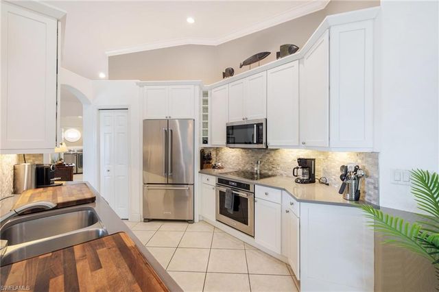 6871 Sterling Greens DR 202, Naples, FL 34104