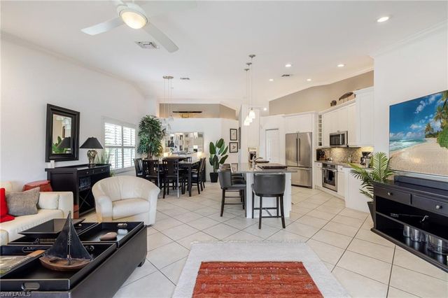 6871 Sterling Greens DR 202, Naples, FL 34104