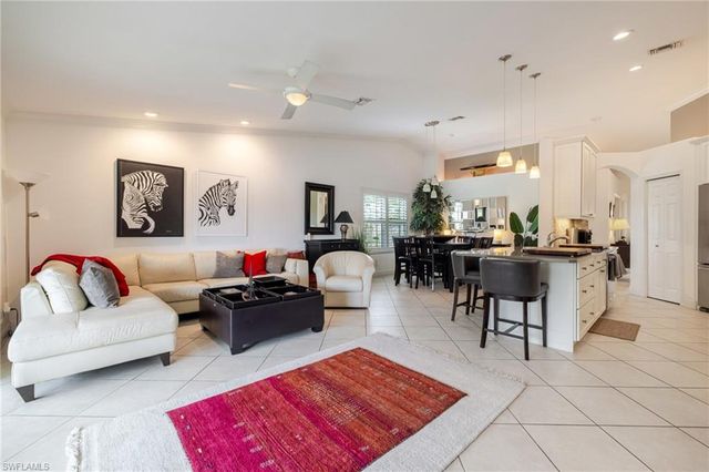 6871 Sterling Greens DR 202, Naples, FL 34104