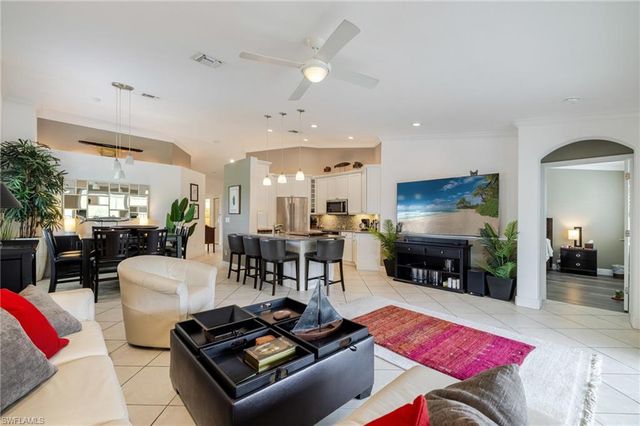 6871 Sterling Greens DR 202, Naples, FL 34104