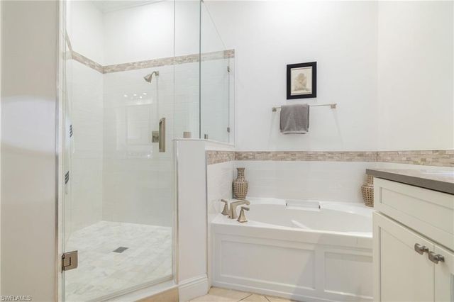 6871 Sterling Greens DR 202, Naples, FL 34104