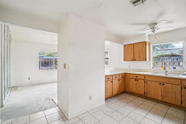 7227 32ND AVENUE N, St Petersburg, FL 33710