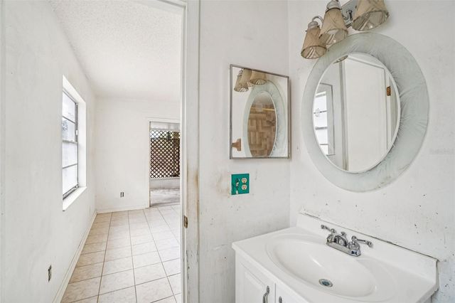 7227 32ND AVENUE N, St Petersburg, FL 33710