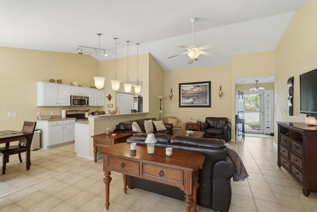 505 Crystalaire Rd., Little River, SC 29566