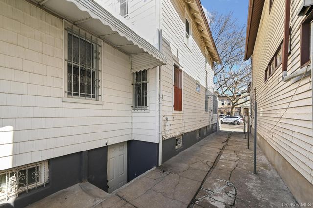 54 Chestnut Street, Brooklyn, NY 11208