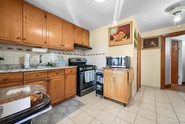 54 Chestnut Street, Brooklyn, NY 11208